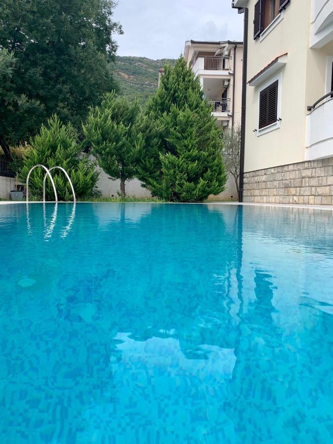 Lastochka.Mne Apartments Baošići Екстериор снимка