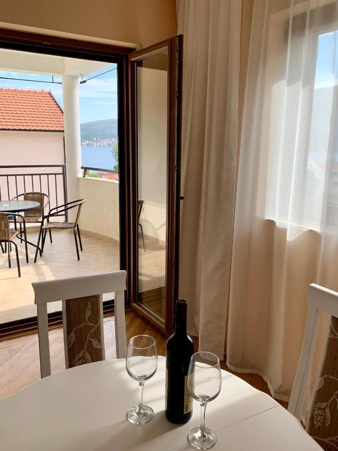 Lastochka.Mne Apartments Baošići Екстериор снимка
