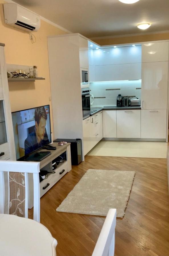 Lastochka.Mne Apartments Baošići Екстериор снимка