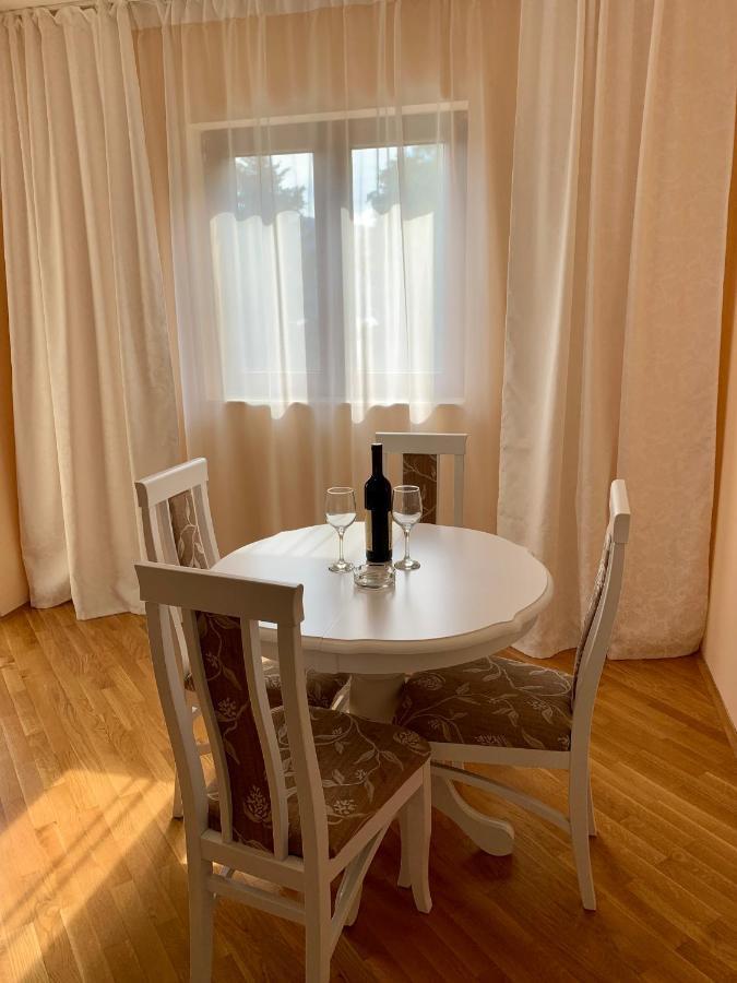 Lastochka.Mne Apartments Baošići Екстериор снимка